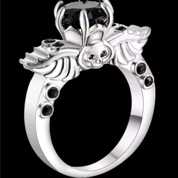 *SALE* New Classic Winged Skull Black Sapphire Solitaire White Gold Ring. - Picture 3 of 3